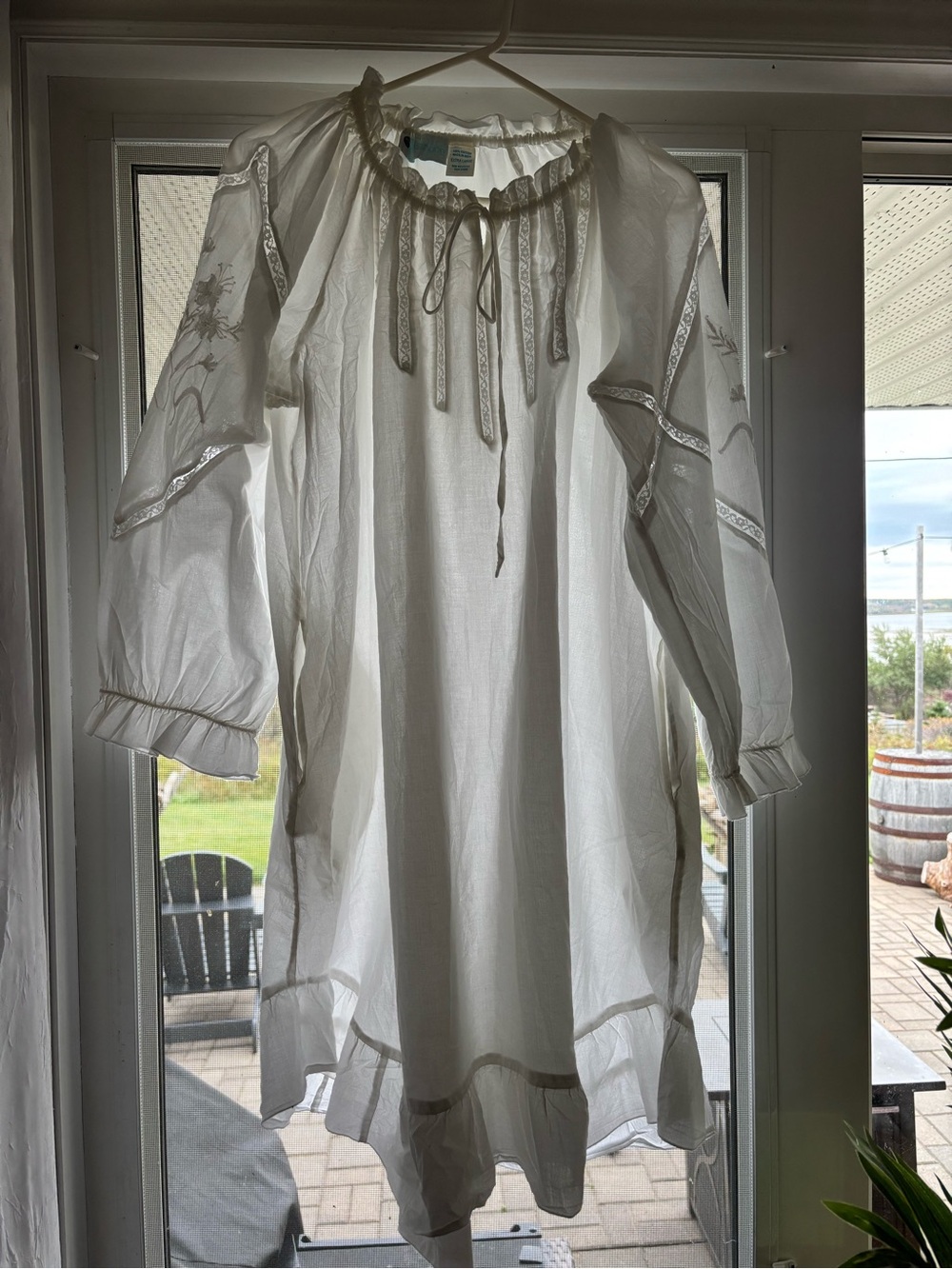 Elegant White Embroidered Peasant Nightdress in size XL